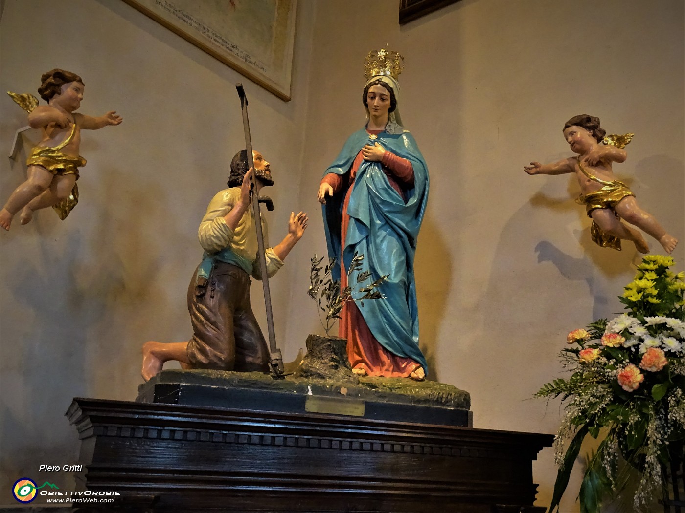 60  Statue dell'apparizione nella chiesa maggiore al Santuario del Perello.JPG